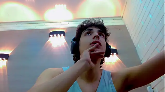 Snapshot of Sr_BonnyEthan chatting on 12/03/25, 01:54 Sr BonnyEthan online show from 12/03/25, 01:54