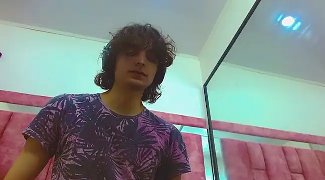 Snapshot of Sr_BonnyEthan chatting on 02/25/25, 01:32 Sr BonnyEthan online show from 02/25/25, 01:32