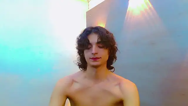 Snapshot of Sr_BonnyEthan chatting on 10/20/25, 01:55 Sr BonnyEthan online show from 10/20/25, 01:55