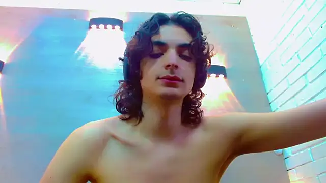 Snapshot of Sr_BonnyEthan chatting on 11/21/25, 01:54 Sr BonnyEthan online show from 11/21/25, 01:54