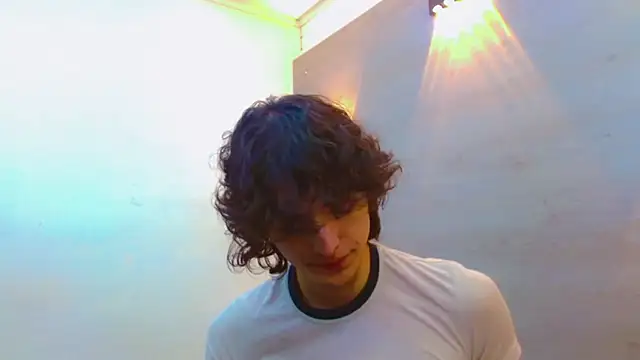 Snapshot of Sr_BonnyEthan chatting on 09/12/25, 01:44 Sr BonnyEthan online show from 09/12/25, 01:44