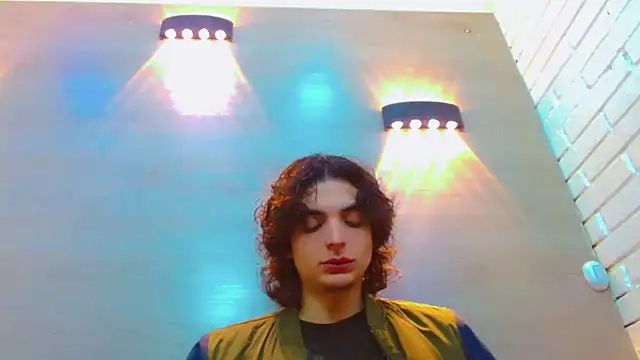 Snapshot of Sr_BonnyEthan chatting on 11/05/25, 01:47 Sr BonnyEthan online show from 11/05/25, 01:47