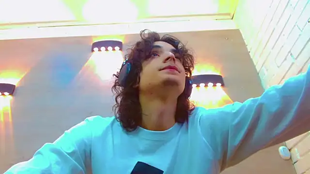 Snapshot of Sr_BonnyEthan chatting on 11/20/25, 01:34 Sr BonnyEthan online show from 11/20/25, 01:34