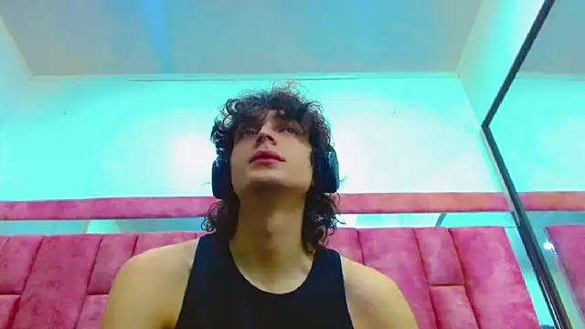 Snapshot of Sr_BonnyEthan chatting on 09/17/25, 01:57 Sr BonnyEthan online show from 09/17/25, 01:57