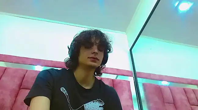 Snapshot of Sr_BonnyEthan chatting on 03/07/25, 01:51 Sr BonnyEthan online show from 03/07/25, 01:51