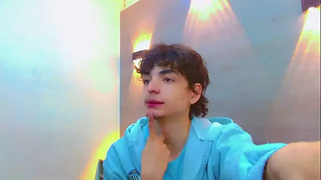 Snapshot of Sr_BonnyEthan chatting on 12/15/25, 02:12 Sr BonnyEthan online show from 12/15/25, 02:12