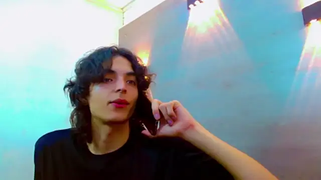 Snapshot of Sr_BonnyEthan chatting on 10/27/25, 01:34 Sr BonnyEthan online show from 10/27/25, 01:34