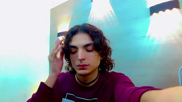 Snapshot of Sr_BonnyEthan chatting on 11/12/25, 01:48 Sr BonnyEthan online show from 11/12/25, 01:48