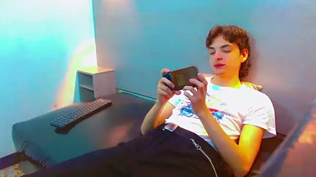 Snapshot of Sr_BonnyEthan chatting on 11/27/25, 01:55 Sr BonnyEthan online show from 11/27/25, 01:55