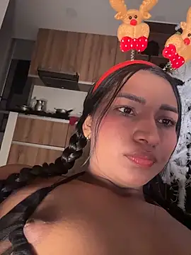 Snapshot of Barbiebrunette_ chatting on 12/23/25, 07:18 Barbiebrunette online show from 12/23/25, 07:18