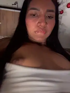 Snapshot of Barbiebrunette_ chatting on 12/21/25, 05:09 Barbiebrunette online show from 12/21/25, 05:09