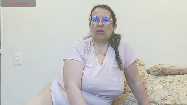 honeyhot paty online show from 05/17/26, 03:50