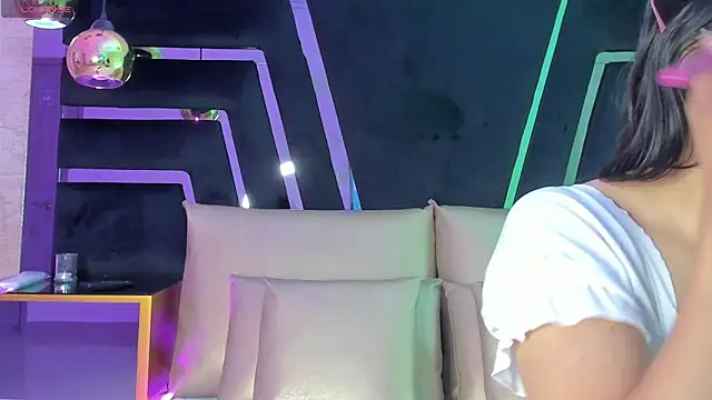 Snapshot of DaraBeckett chatting on 10/24/25, 11:53 DaraBeckett online show from 10/24/25, 11:53