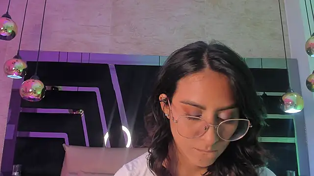 Snapshot of DaraBeckett chatting on 10/19/25, 11:35 DaraBeckett online show from 10/19/25, 11:35