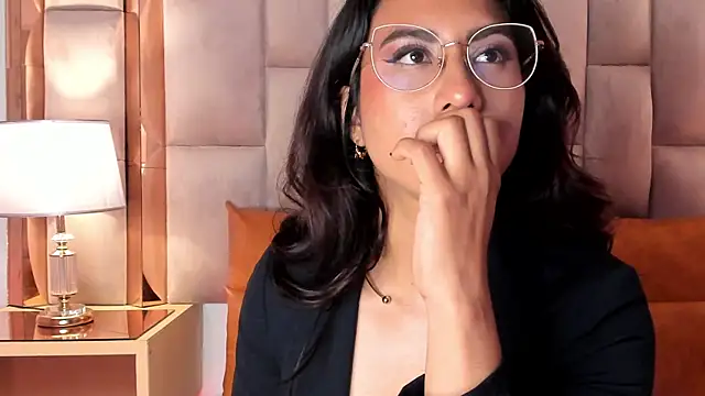 Snapshot of DaraBeckett chatting on 02/22/25, 06:41 DaraBeckett online show from 02/22/25, 06:41