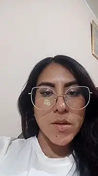 Snapshot of DaraBeckett chatting on 03/18/25, 12:19 DaraBeckett online show from 03/18/25, 12:19