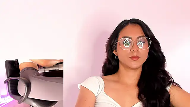 Snapshot of DaraBeckett chatting on 02/28/25, 03:48 DaraBeckett online show from 02/28/25, 03:48