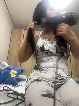 Snapshot of Isa-Jones chatting on 12/14/25, 12:17 Isa-Jones online show from 12/14/25, 12:17