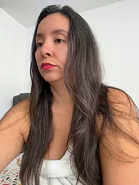Snapshot of emely_sexx20 chatting on 06/10/26, 07:04 emely sexx20 online show from 06/10/26, 07:04