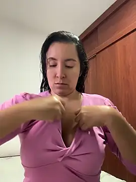 Snapshot of emely_sexx20 chatting on 05/06/26, 10:25 emely sexx20 online show from 05/06/26, 10:25