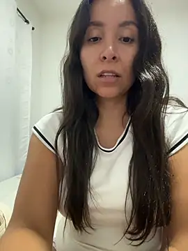 Snapshot of emely_sexx20 chatting on 05/03/26, 01:00 emely sexx20 online show from 05/03/26, 01:00