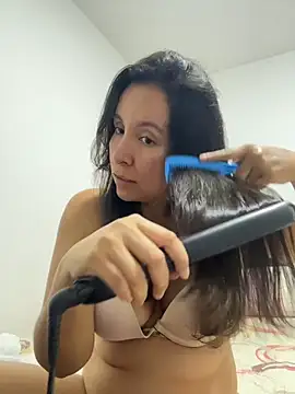 Snapshot of emely_sexx20 chatting on 06/28/26, 01:45 emely sexx20 online show from 06/28/26, 01:45
