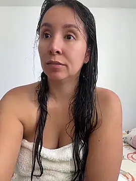 Snapshot of emely_sexx20 chatting on 06/16/26, 04:18 emely sexx20 online show from 06/16/26, 04:18