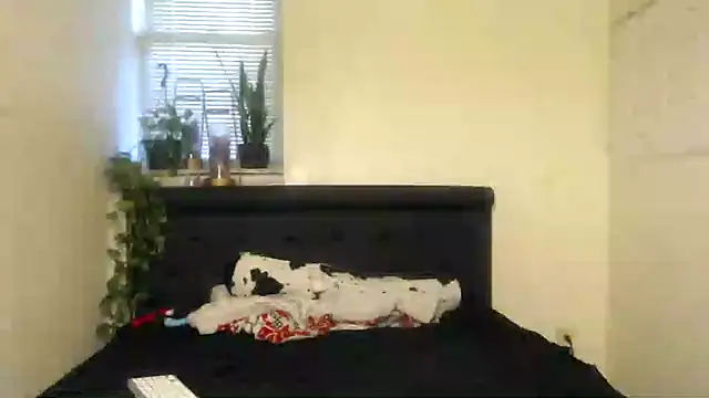 Snapshot of vixenpaisley2 chatting on 12/07/24, 02:58 vixenpaisley2 online show from 12/07/24, 02:58