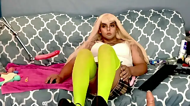 Snapshot of indica310 chatting on 10/09/25, 09:21 indica310 online show from 10/09/25, 09:21