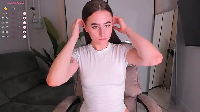 Snapshot of helen_ramsay chatting on 10/27/25, 02:29 helen ramsay online show from 10/27/25, 02:29