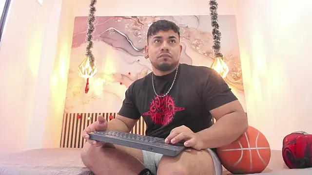 Snapshot of BrianMalonee chatting on 12/20/25, 12:41 BrianMalonee online show from 12/20/25, 12:41