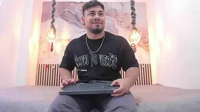 Snapshot of BrianMalonee chatting on 12/22/25, 12:05 BrianMalonee online show from 12/22/25, 12:05