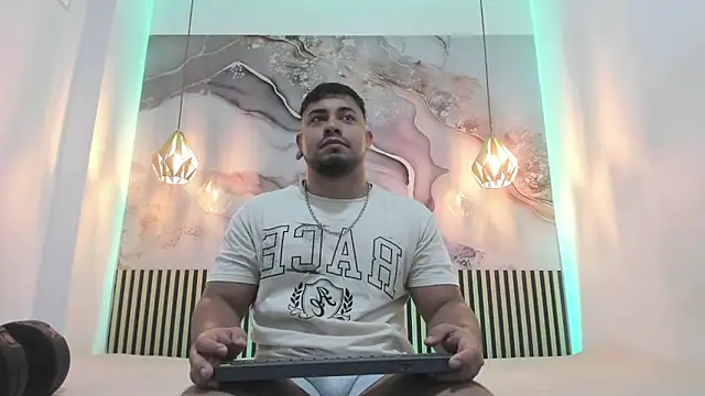 Snapshot of BrianMalonee chatting on 02/07/26, 12:02 BrianMalonee online show from 02/07/26, 12:02