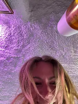 Snapshot of selenaluvv chatting on 02/24/26, 04:30 selenaluvv online show from 02/24/26, 04:30