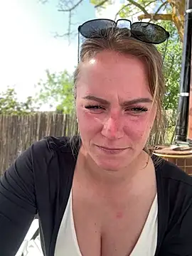 selenaluvv online show from 04/22/26, 03:19