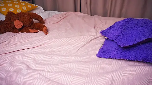 OronaNengl online show from 03/23/25, 01:42