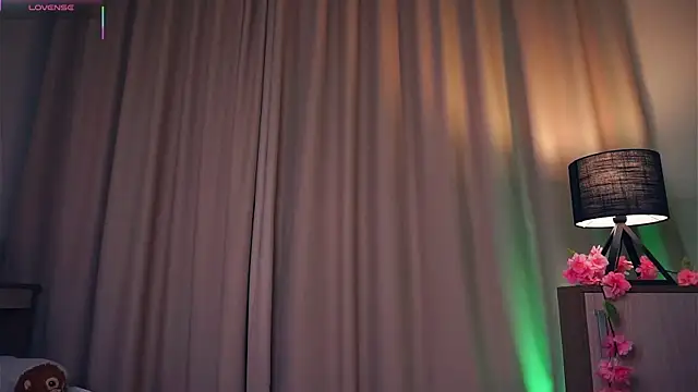 OronaNengl online show from 03/04/25, 10:49