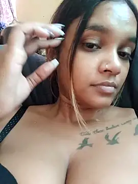 Indianqueen03 online show from 12/17/25, 12:21