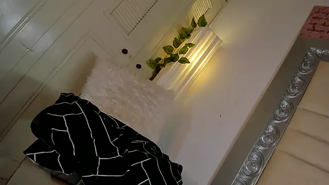 ChanellCastilla online show from 12/18/25, 06:29