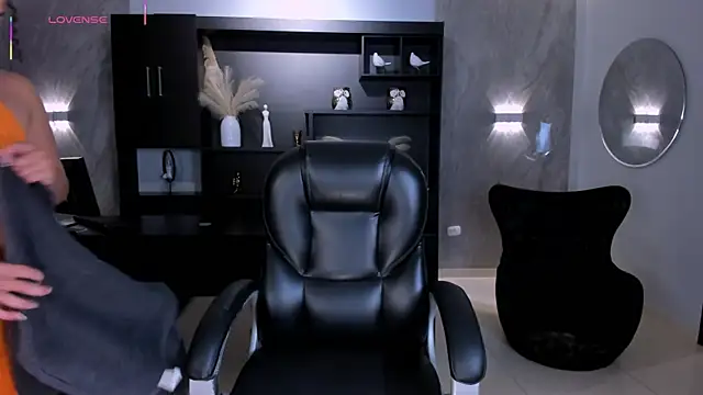 AlessaRomero online show from 04/15/26, 08:31