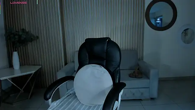 AlessaRomero online show from 12/05/25, 07:45