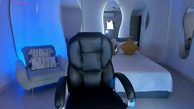 AlessaRomero online show from 12/21/25, 05:36