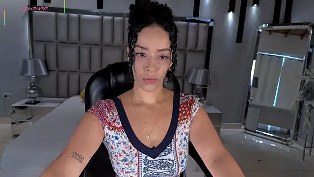 AlessaRomero online show from 05/18/26, 06:23
