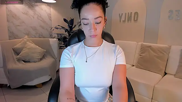 AlessaRomero online show from 12/01/25, 07:48