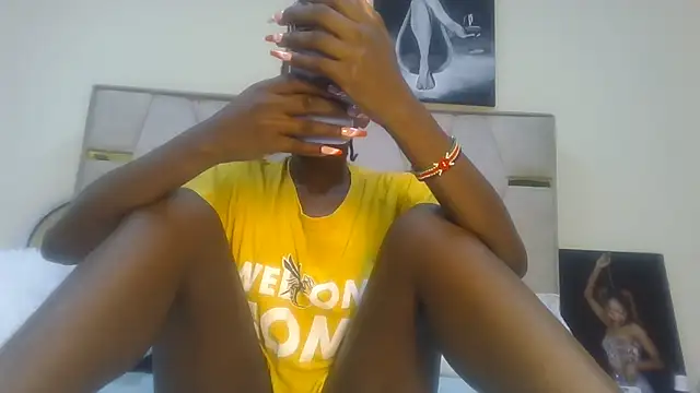Snapshot of Fine_assie chatting on 03/17/25, 01:14 Fine assie online show from 03/17/25, 01:14
