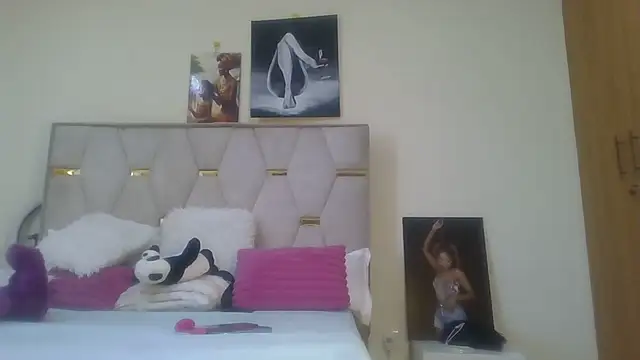 Snapshot of Fine_assie chatting on 03/19/25, 11:17 Fine assie online show from 03/19/25, 11:17