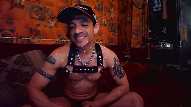 Snapshot of Tony_Torrente chatting on 01/13/25, 01:13 Tony Torrente online show from 01/13/25, 01:13