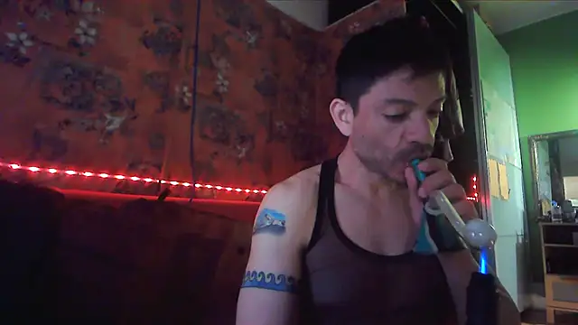 Snapshot of Tony_Torrente chatting on 03/21/25, 06:51 Tony Torrente online show from 03/21/25, 06:51