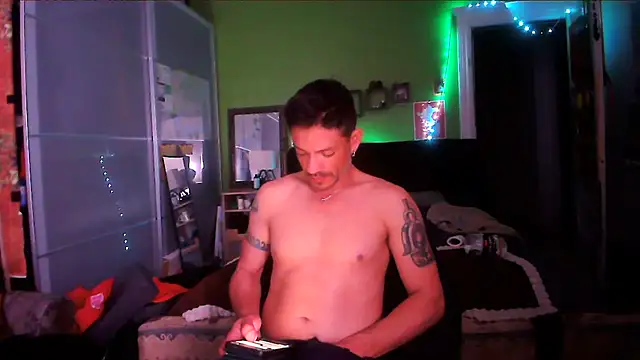 Snapshot of Tony_Torrente chatting on 11/03/25, 02:17 Tony Torrente online show from 11/03/25, 02:17