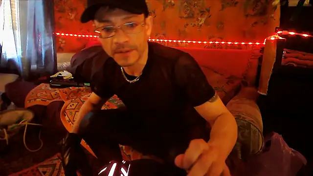 Snapshot of Tony_Torrente chatting on 02/19/25, 02:22 Tony Torrente online show from 02/19/25, 02:22